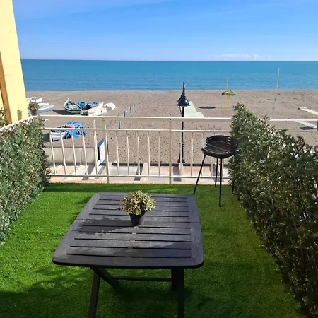 En Primera Línea De Playa De La Carihuela *