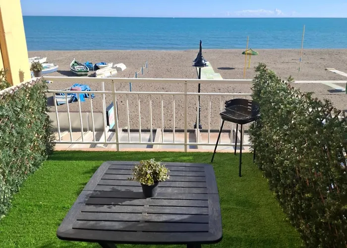 En Primera Línea De Playa De La Carihuela *